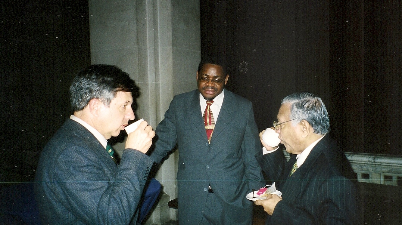 Round-Table Meeting, The Hague 2002: From left: Justice Vladimir de Freitas, Chief Justice Mangaze and Judge Weeramantry