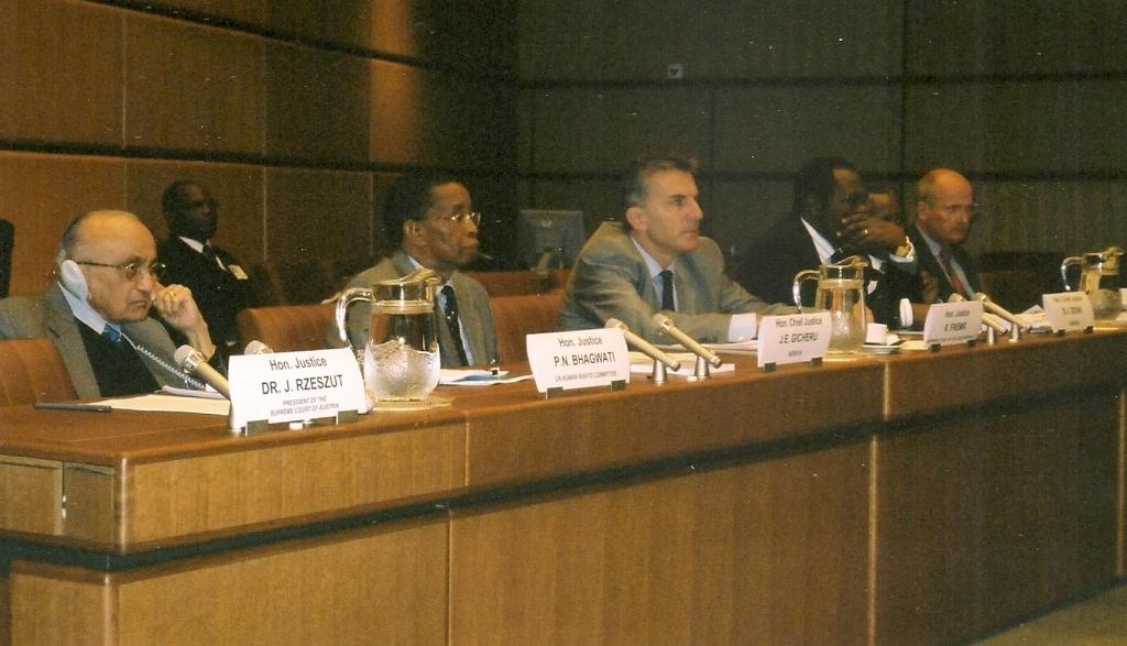 Fourth Meeting, Vienna 2005: From left: Justice Bhagwati; Chief Justice J.E. Gicheru; Justice Robert Fremr; Chief Justice Odoki, and Dr Dedo Geinitz (GIZ)